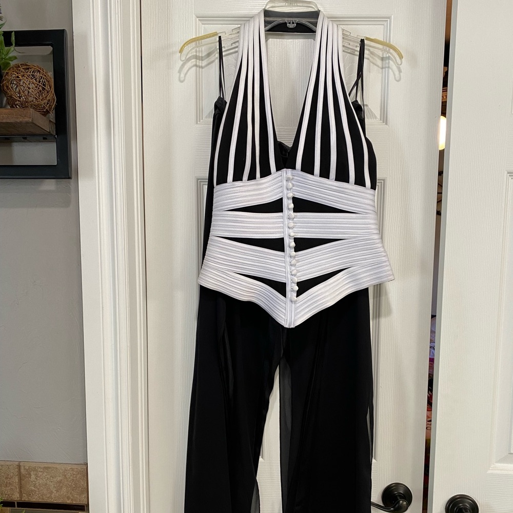 Cache a black and White Outfit, Size 6 Halter Top and Size 10 Pants. Worn 1 time